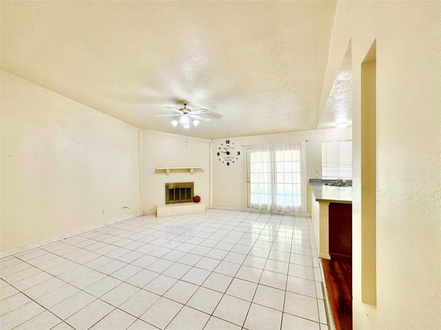 2406 Jo Lyn Lane, Arlington, TX 76014