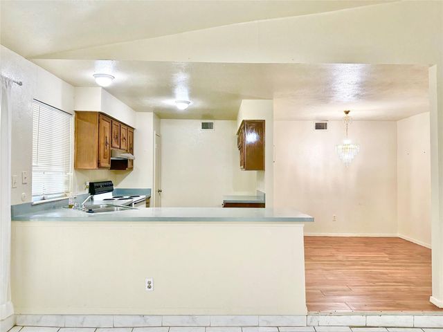 2406 Jo Lyn Lane, Arlington, TX 76014