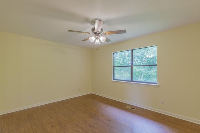 836 S Valleywood Circle, Hixson, TN 37343