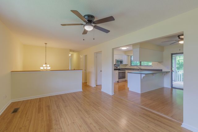 836 S Valleywood Circle, Hixson, TN 37343