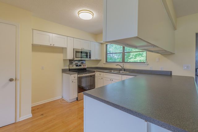 836 S Valleywood Circle, Hixson, TN 37343