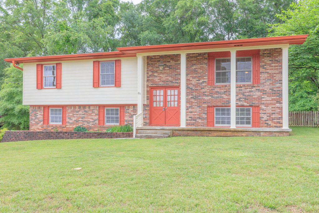 836 S Valleywood Circle, Hixson, TN 37343