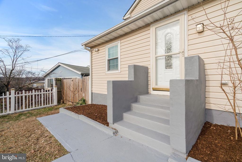 104 RIDGE AVE, Baltimore, MD 21227