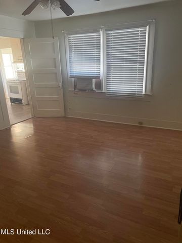 305 NW 3rd Avenue, Magee, MS 39111