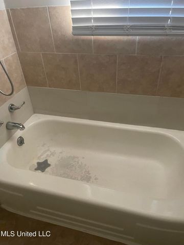 305 NW 3rd Avenue, Magee, MS 39111