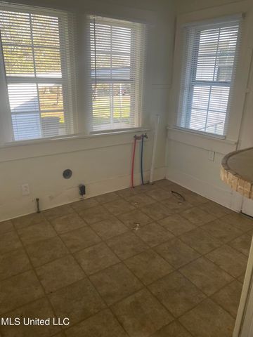 305 NW 3rd Avenue, Magee, MS 39111