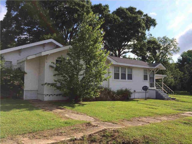 305 NW 3rd Avenue, Magee, MS 39111