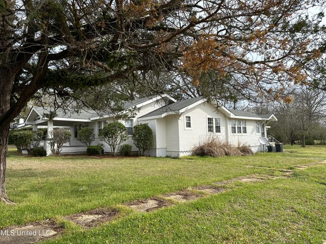 305 NW 3rd Avenue, Magee, MS 39111