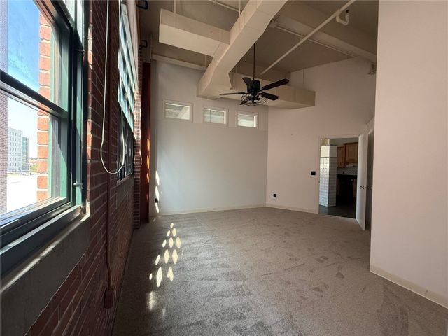 905 3rd Street SE 305, Cedar Rapids, IA 52401