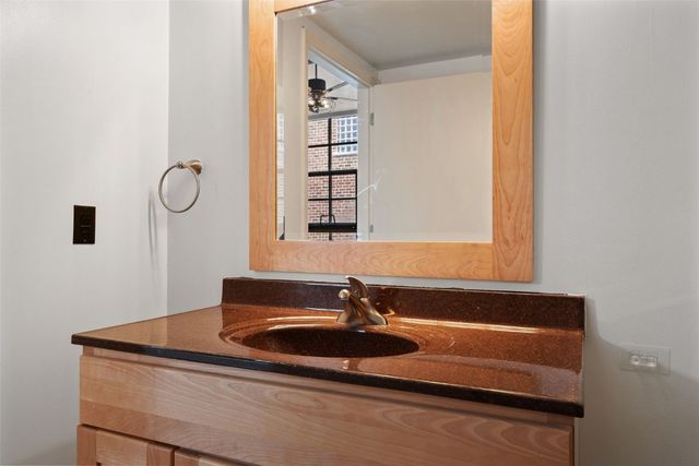 905 3rd Street SE 305, Cedar Rapids, IA 52401