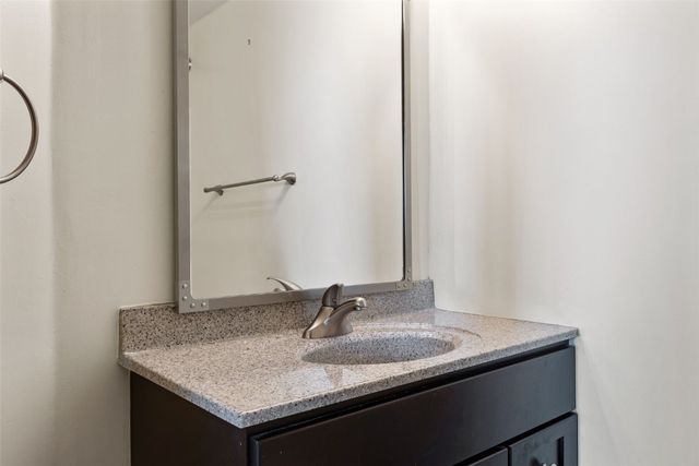 905 3rd Street SE 305, Cedar Rapids, IA 52401