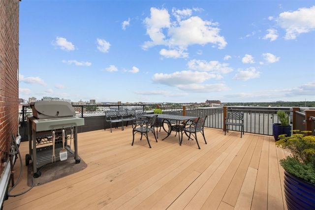 905 3rd Street SE 305, Cedar Rapids, IA 52401