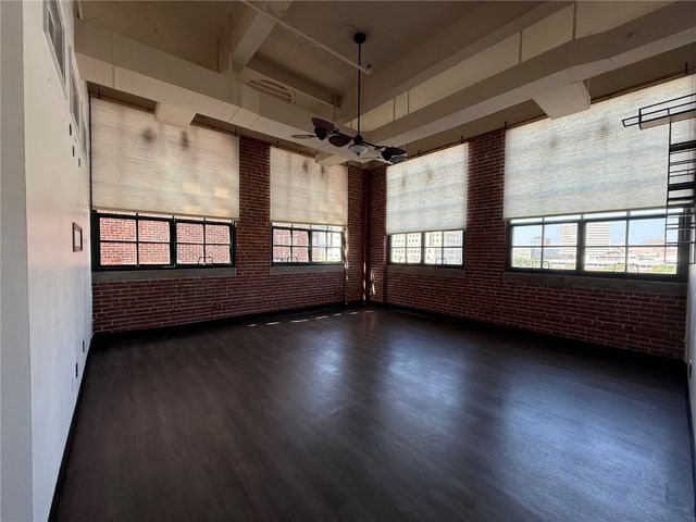 905 3rd Street SE 305, Cedar Rapids, IA 52401