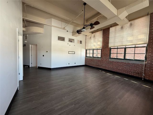 905 3rd Street SE 305, Cedar Rapids, IA 52401