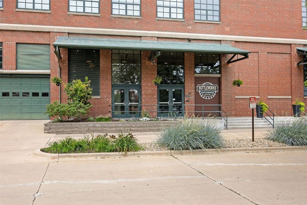 905 3rd Street SE 305, Cedar Rapids, IA 52401