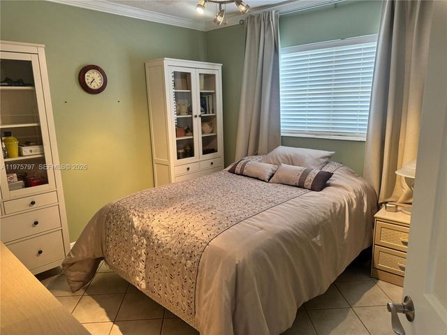 5121 W Oakland Park Blvd 204, Lauderdale Lakes, FL 33313