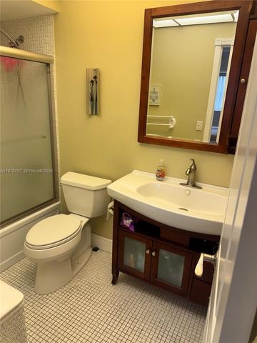 5121 W Oakland Park Blvd 204, Lauderdale Lakes, FL 33313