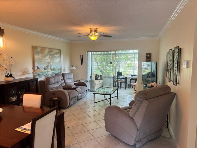 5121 W Oakland Park Blvd 204, Lauderdale Lakes, FL 33313