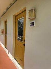 5121 W Oakland Park Blvd 204, Lauderdale Lakes, FL 33313