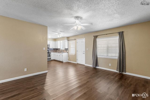 706 MOCKINGBIRD DRIVE, Iowa Park, TX 76367