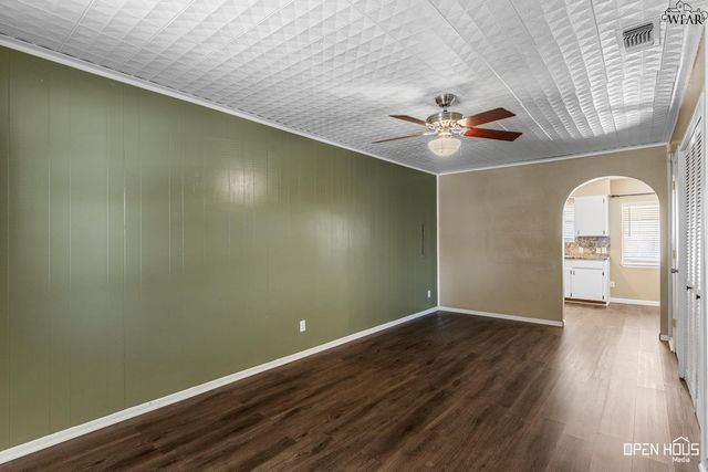 706 MOCKINGBIRD DRIVE, Iowa Park, TX 76367