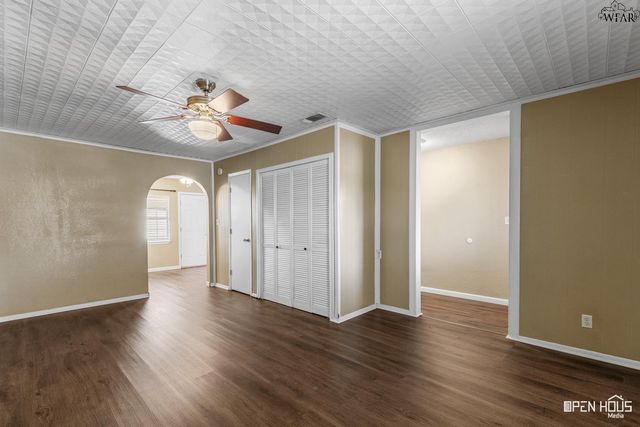 706 MOCKINGBIRD DRIVE, Iowa Park, TX 76367