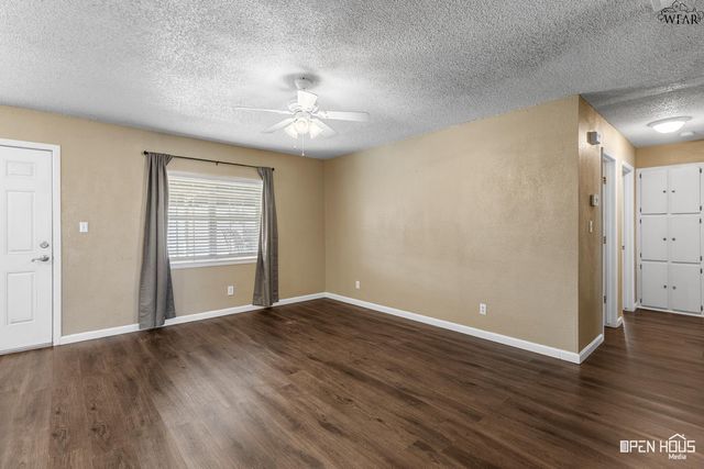 706 MOCKINGBIRD DRIVE, Iowa Park, TX 76367