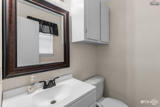 706 MOCKINGBIRD DRIVE, Iowa Park, TX 76367