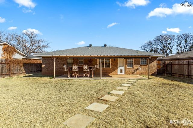 706 MOCKINGBIRD DRIVE, Iowa Park, TX 76367