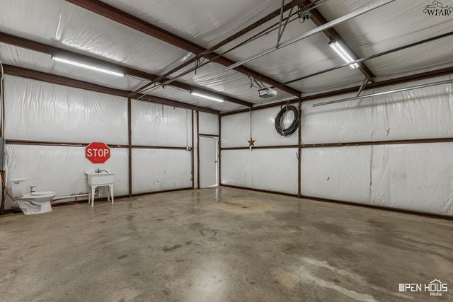 706 MOCKINGBIRD DRIVE, Iowa Park, TX 76367