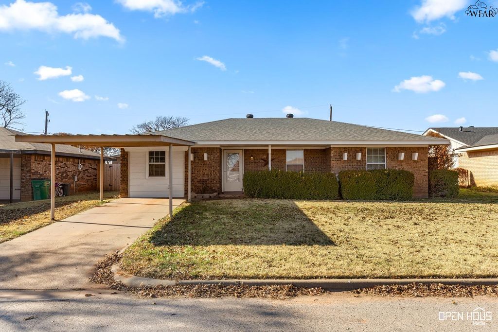 706 MOCKINGBIRD DRIVE, Iowa Park, TX 76367