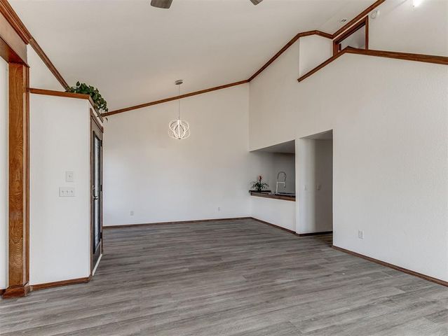 2142 Briarcliff Drive, Moore, OK 73170