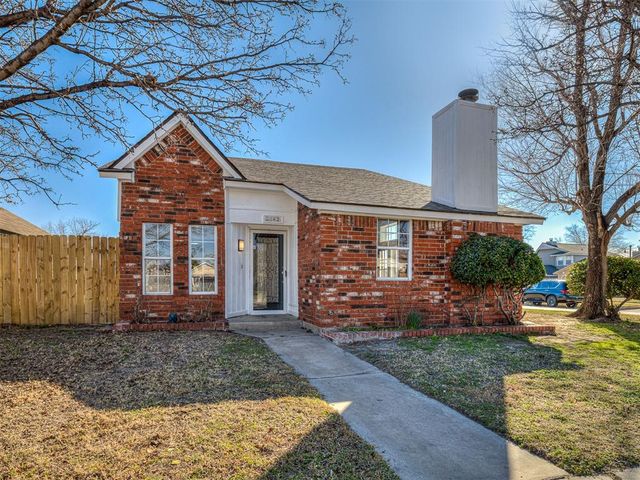 2142 Briarcliff Drive, Moore, OK 73170