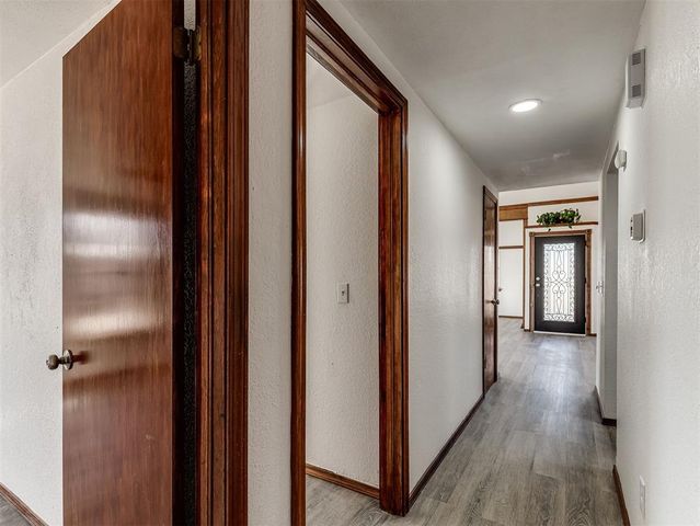 2142 Briarcliff Drive, Moore, OK 73170