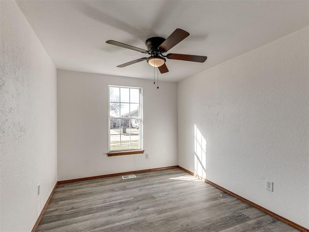 2142 Briarcliff Drive, Moore, OK 73170