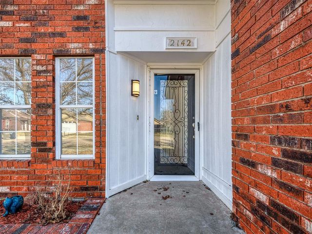 2142 Briarcliff Drive, Moore, OK 73170