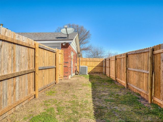 2142 Briarcliff Drive, Moore, OK 73170