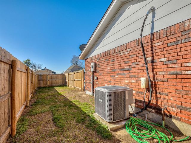 2142 Briarcliff Drive, Moore, OK 73170