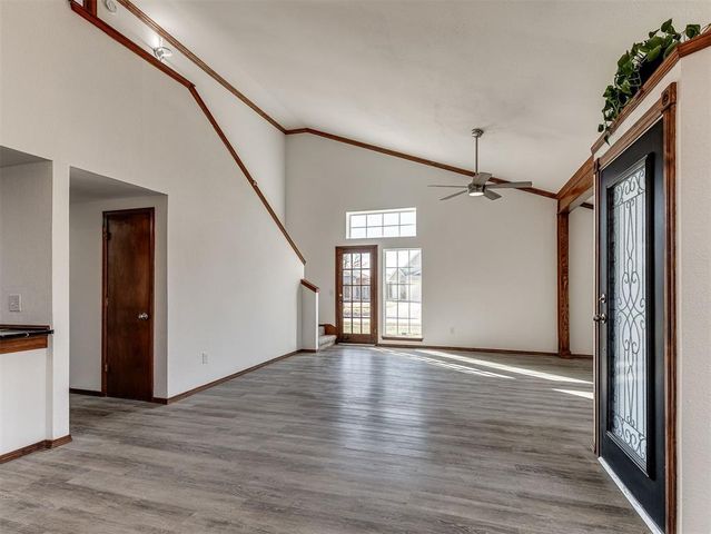 2142 Briarcliff Drive, Moore, OK 73170