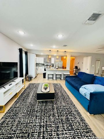 1035 wildwood, San Antonio, TX 78201