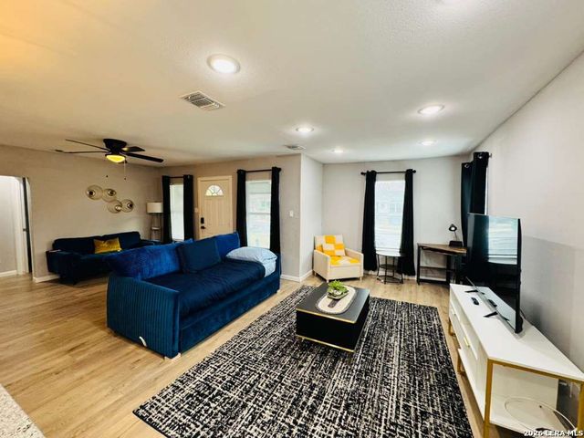 1035 wildwood, San Antonio, TX 78201