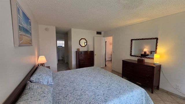 2900 NW 46th Avenue 213, Lauderdale Lakes, FL 33313