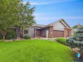 605 S Palmer Dr, Brandon, SD 57005
