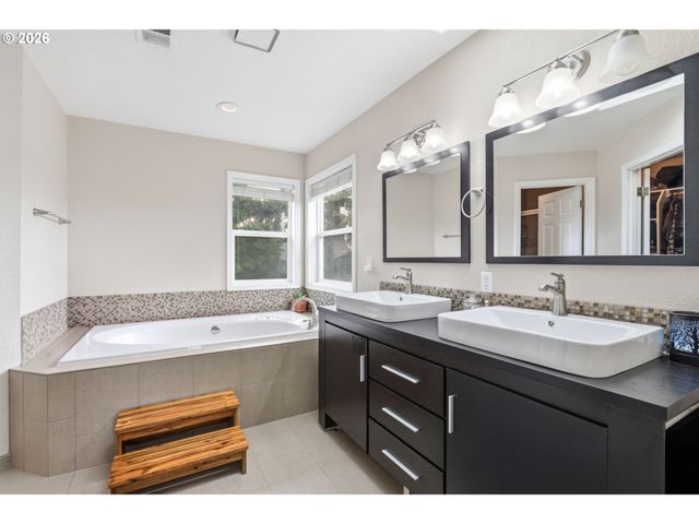 16431 Sw TIMBERLAND Dr, Beaverton, OR 97007