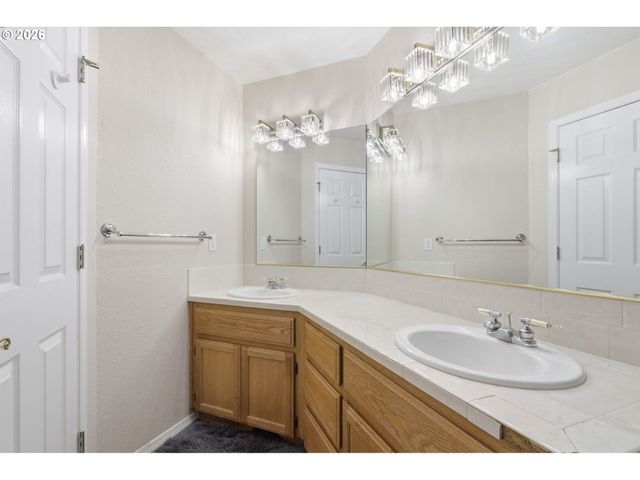 16431 Sw TIMBERLAND Dr, Beaverton, OR 97007