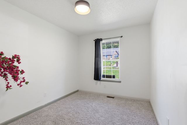 1809 Colt Dr, Clarksville, TN 37042