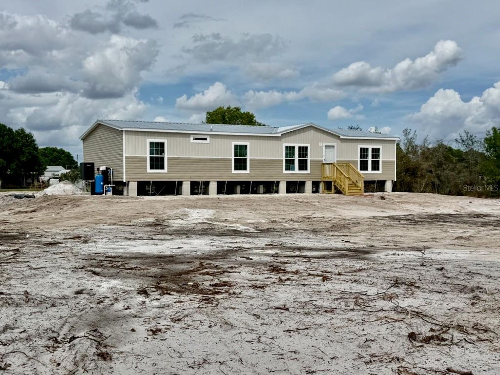 Image 2 of property listing at 15033 NW 264TH STREET, Okeechobee, FL 34972