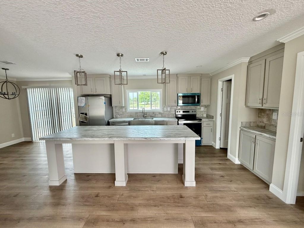 Image 4 of property listing at 15033 NW 264TH STREET, Okeechobee, FL 34972