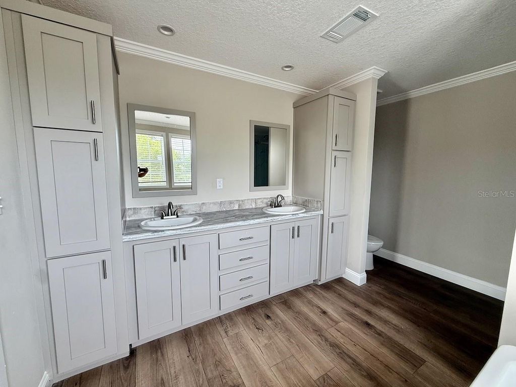 Image 5 of property listing at 15033 NW 264TH STREET, Okeechobee, FL 34972