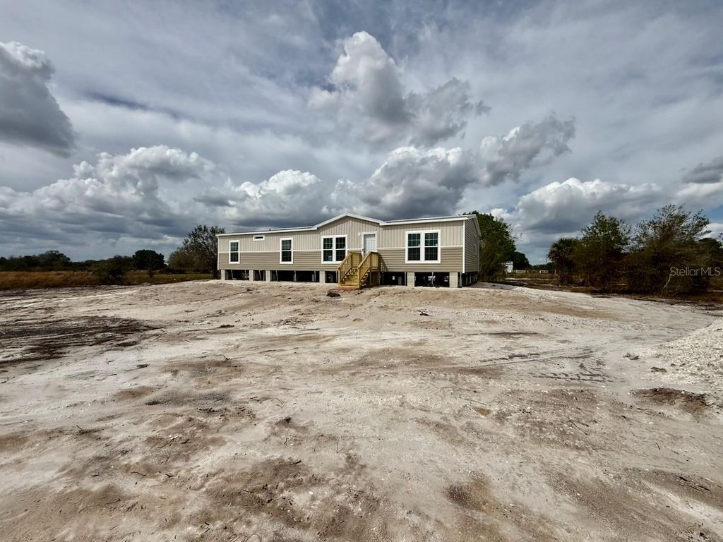 Image 43 of property listing at 15033 NW 264TH STREET, Okeechobee, FL 34972